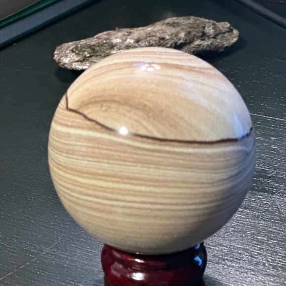 Sandstone Crystal/ Rock - Picture 3 of 3